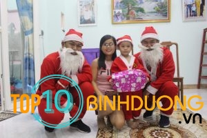 Dich Vu Ong Gia Noel Tang Qua Tai Binh Duong (5)